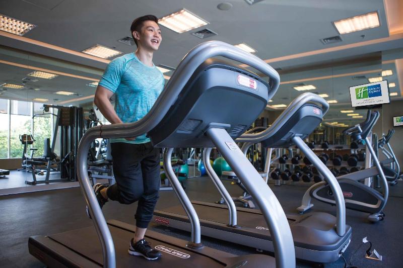 Holiday Inn Express Jakarta International Expo - Havuz