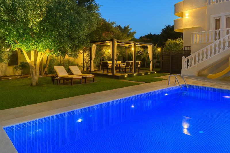 Villa Small Paradise - Havuz
