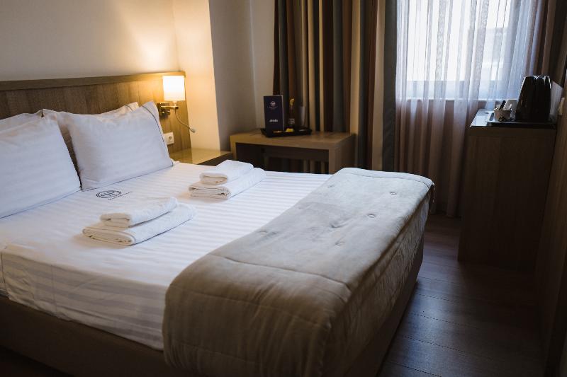 Piraeus Port Hotel - Oda
