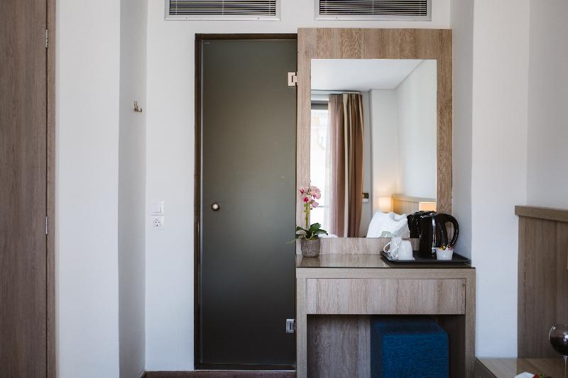 Piraeus Port Hotel - Oda