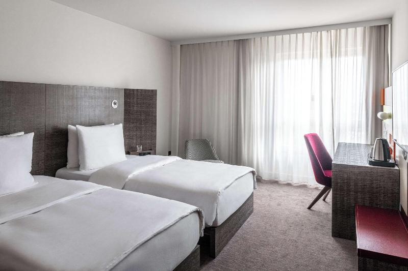Pentahotel Wiesbaden - Oda