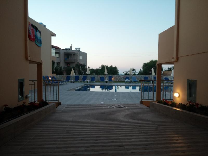 Gerona Mare - Havuz