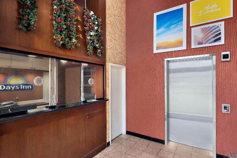 Days Inn by Wyndham Brooklyn - Lobi