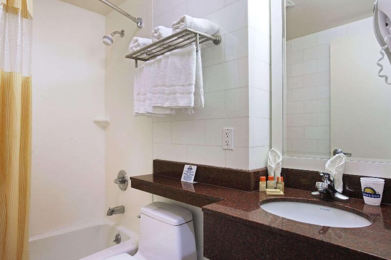 Days Inn by Wyndham Bronx Near Stadium - Oda