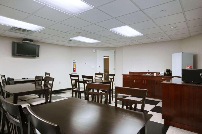 Days Inn by Wyndham Bronx Near Stadium - Restoran