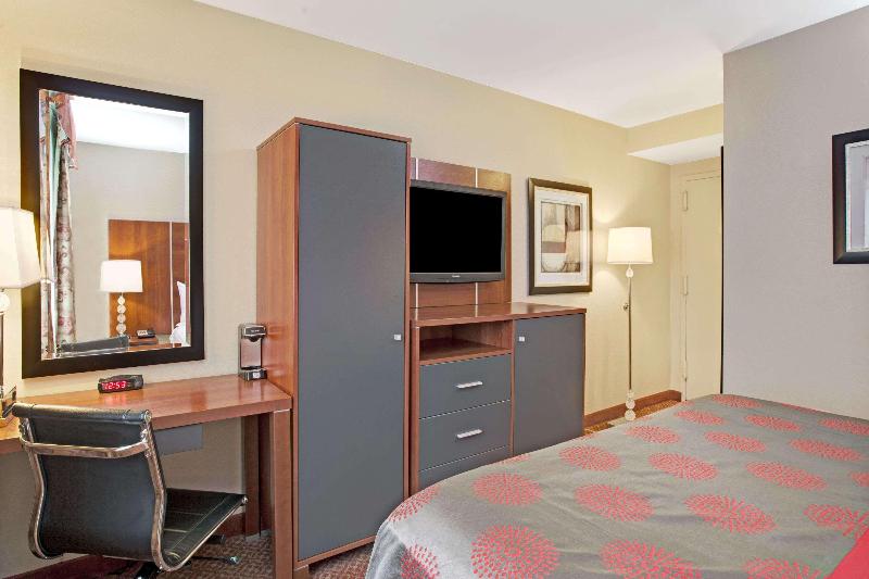Ramada by Wyndham Staten Island - Oda