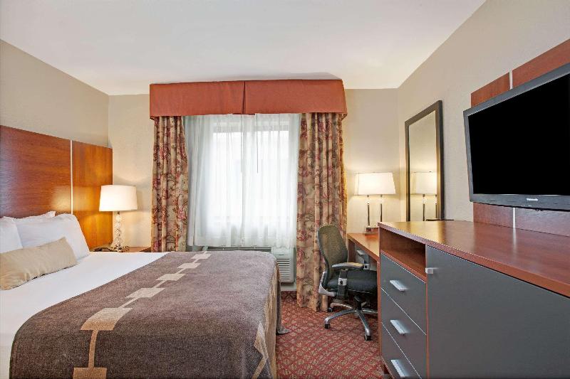 Ramada by Wyndham Staten Island - Oda