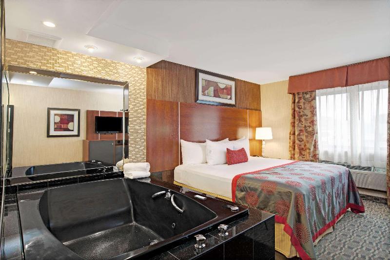 Ramada by Wyndham Staten Island - Oda