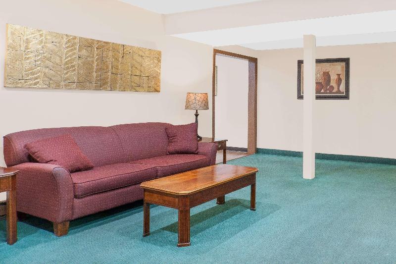 Super 8 by Wyndham Middletown - Lobi
