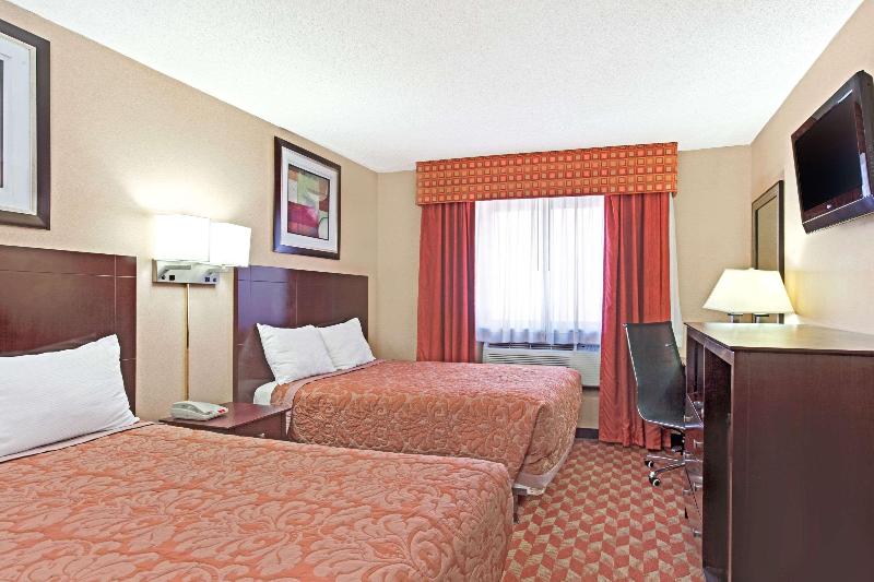 Super 8 by Wyndham Long Island City LGA Hotel - Oda