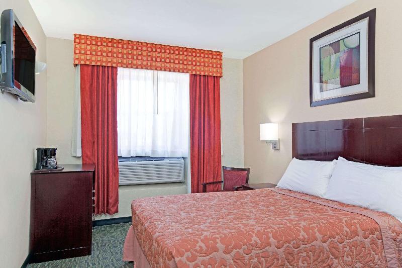 Super 8 by Wyndham Long Island City LGA Hotel - Oda