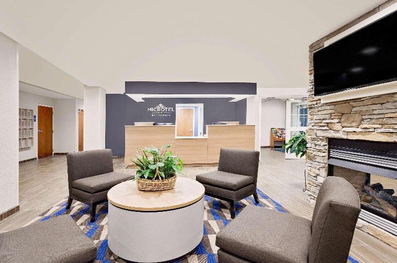 Microtel Inn & Suites By Wyndham Middletown - Lobi