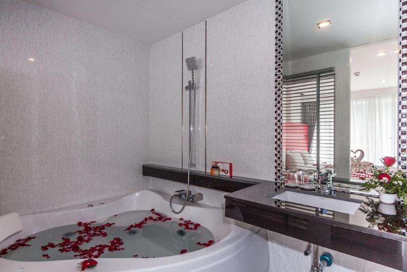 Patong Platinums - Genel