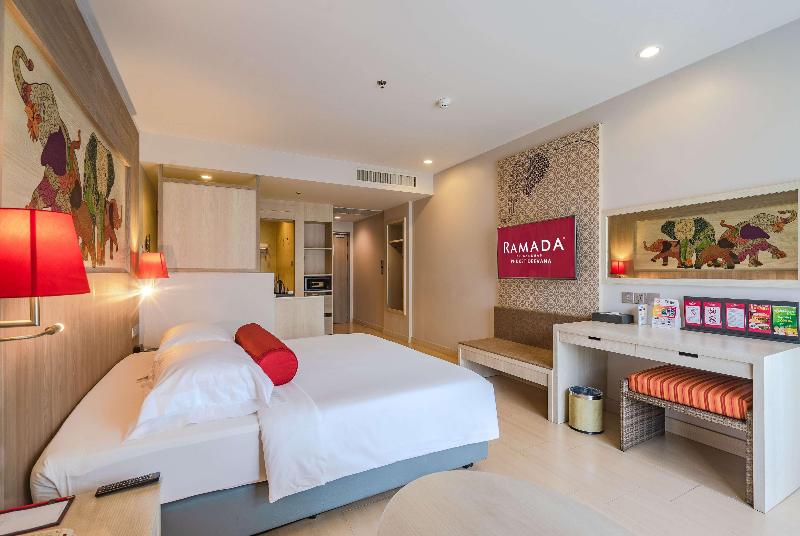 Ramada By Wyndham Phuket Deevana - Oda