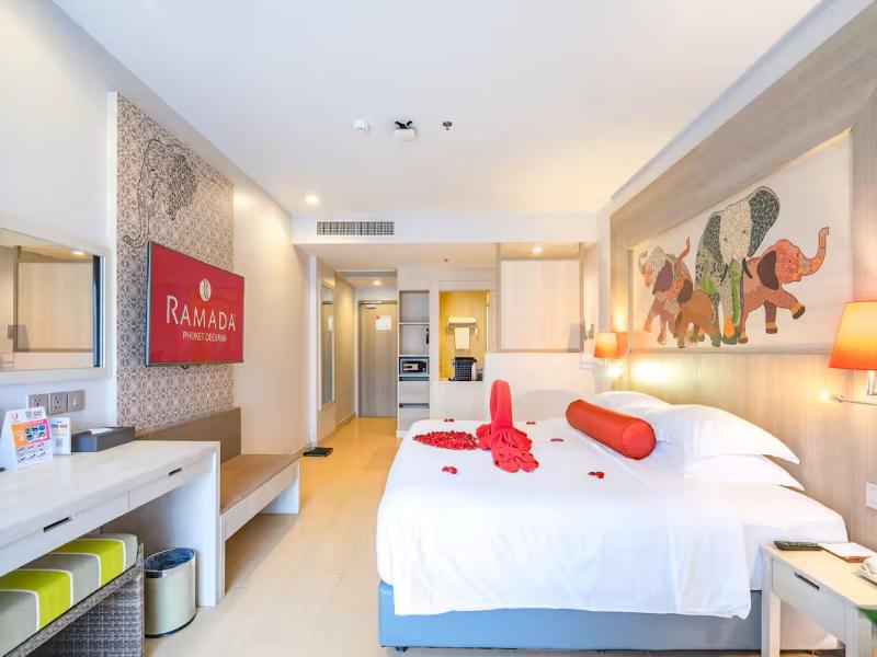 Ramada By Wyndham Phuket Deevana - Oda