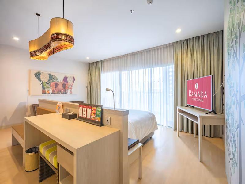 Ramada By Wyndham Phuket Deevana - Oda