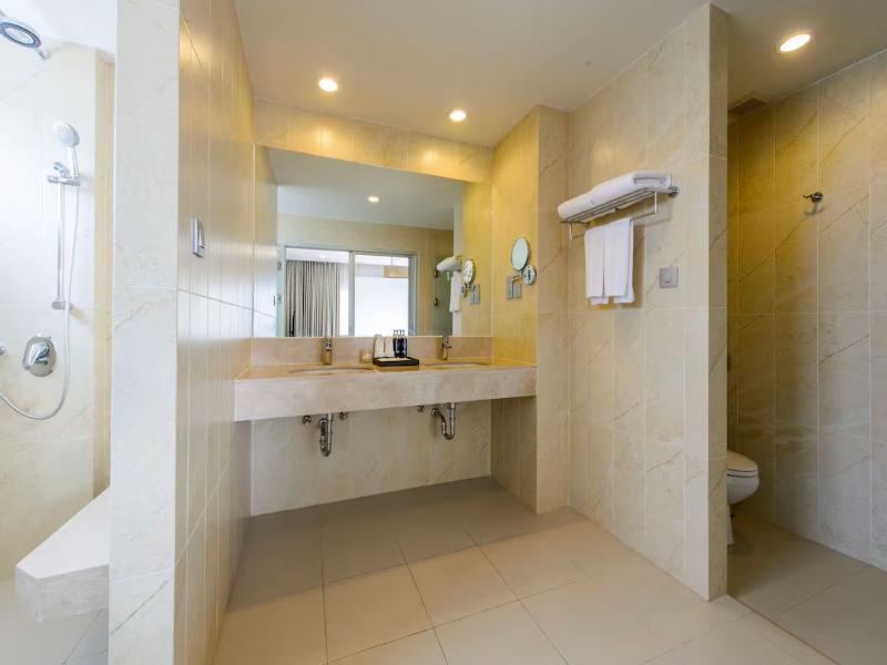 Ramada By Wyndham Phuket Deevana - Oda