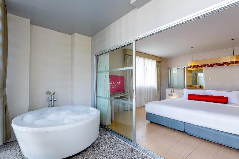 Ramada By Wyndham Phuket Deevana - Oda