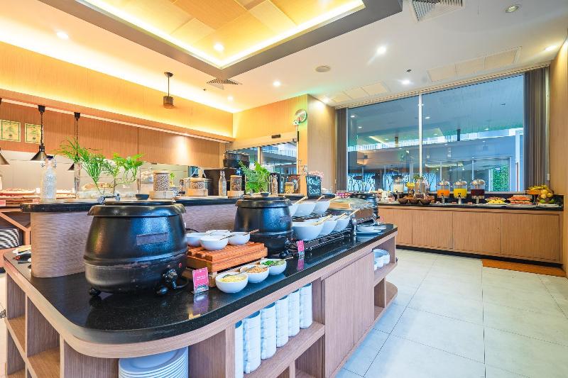 Ramada By Wyndham Phuket Deevana - Restoran