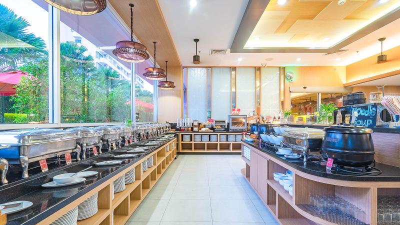Ramada By Wyndham Phuket Deevana - Restoran