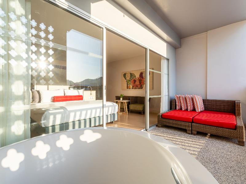 Ramada By Wyndham Phuket Deevana - Teras