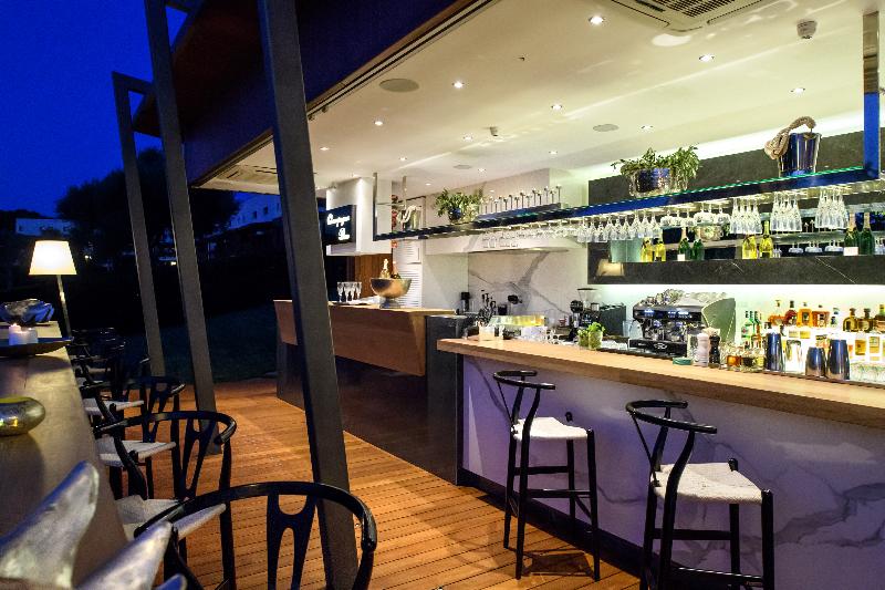 Avaton Luxury Beach Resort Relais & Chateau - Bar