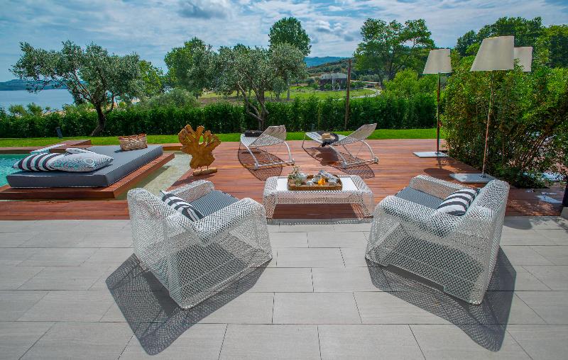 Avaton Luxury Beach Resort Relais & Chateau - Teras