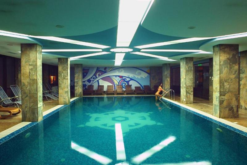 Winslow Infinity Apart Hotel - Havuz