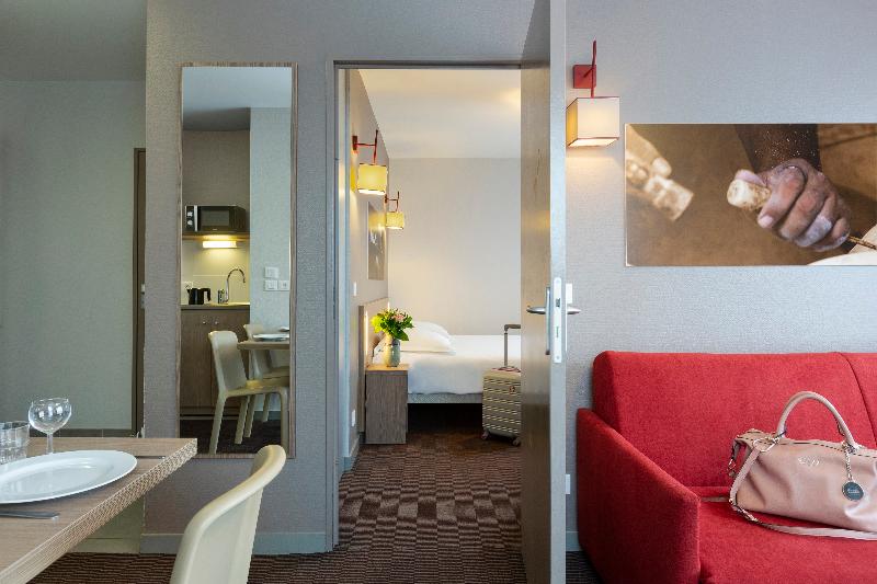 Neho Suites Porte De Geneve - Gare Annemasse *** - Oda