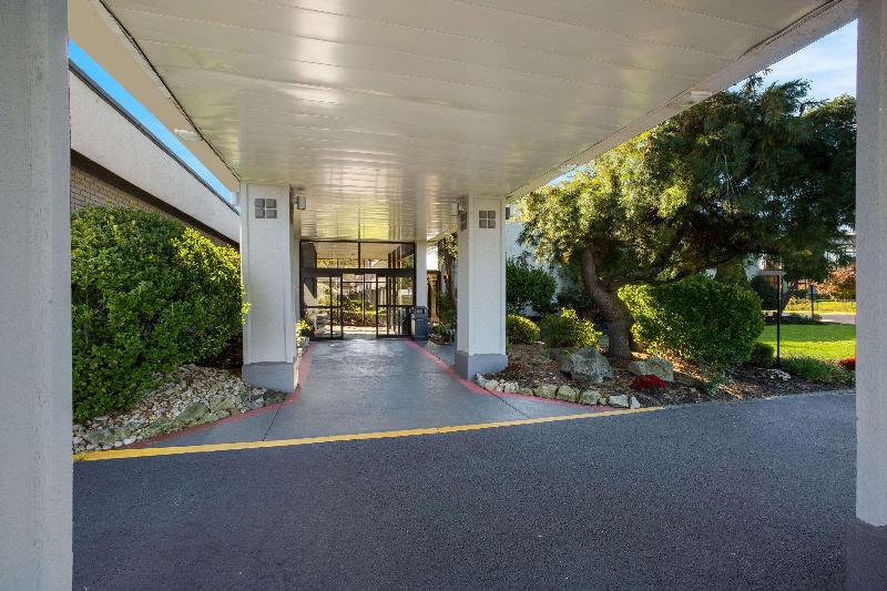 Quality Inn Wayne - Genel