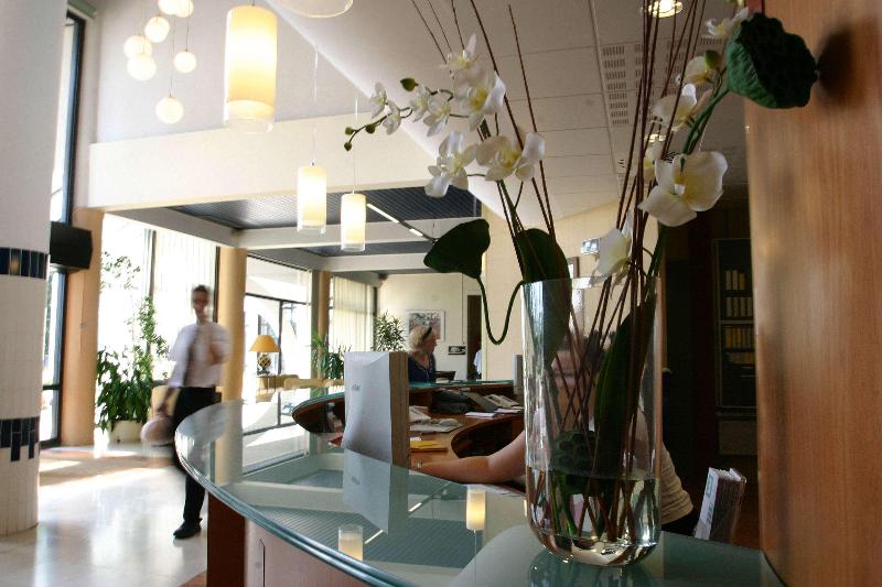 Brit Hotel Du Lac St Paul Les Dax - Lobi