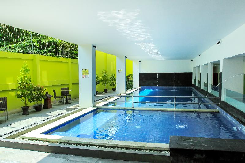 Zest Hotel Yogyakarta - Havuz