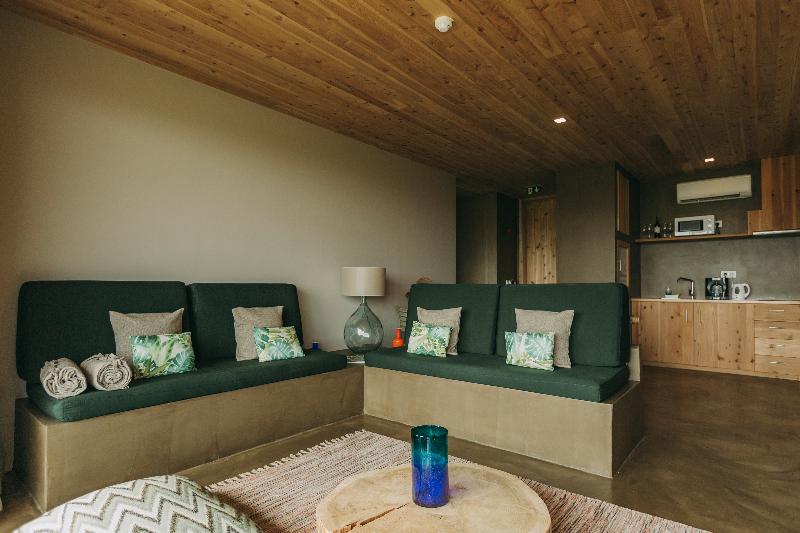 Santa Barbara Eco Beach Resort - Oda