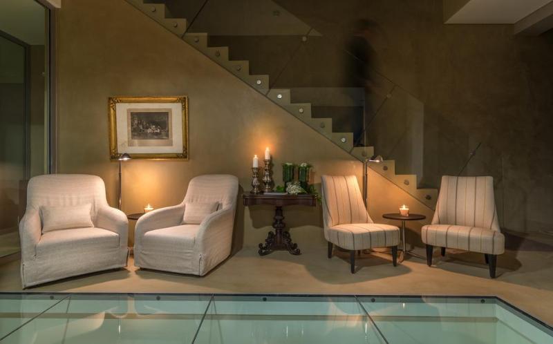 Universal Boutique Hotel - Lobi