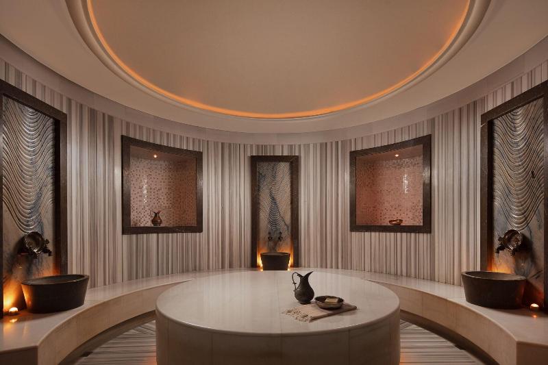 Caresse, A Luxury Collection Resort - Aktivite