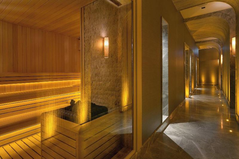 Caresse, A Luxury Collection Resort - Aktivite