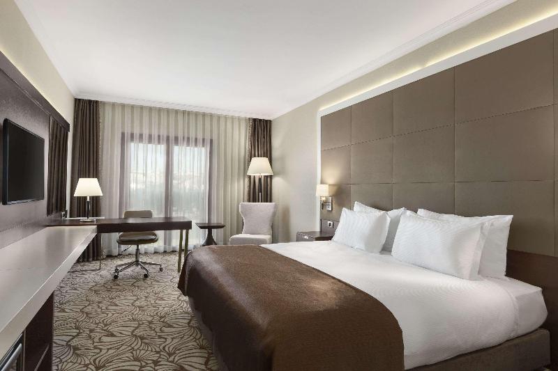 Ramada Hotel & Suites by Wyndham Istanbul Merter - Oda