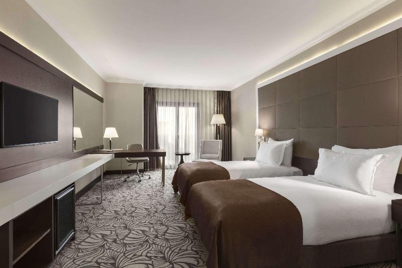 Ramada Hotel & Suites by Wyndham Istanbul Merter - Oda