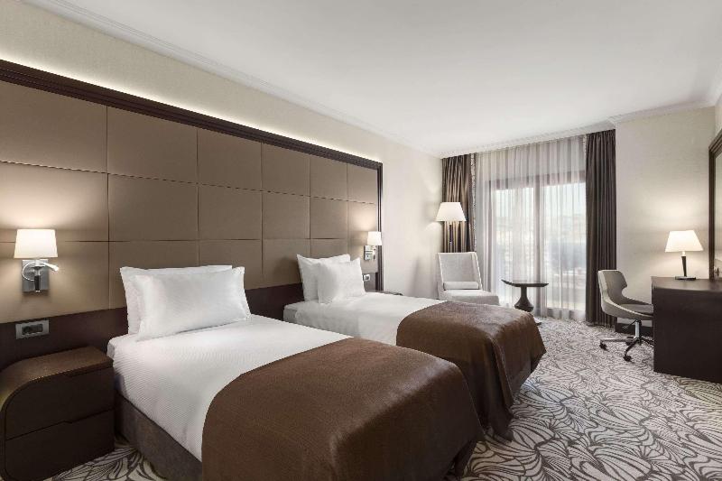 Ramada Hotel & Suites by Wyndham Istanbul Merter - Oda