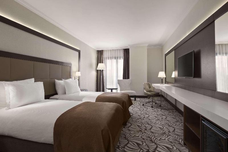 Ramada Hotel & Suites by Wyndham Istanbul Merter - Oda