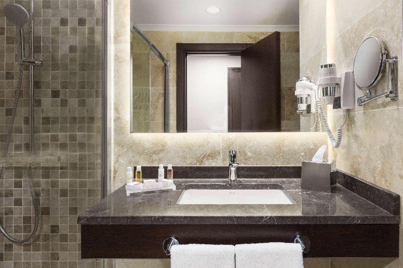 Ramada Hotel & Suites by Wyndham Istanbul Merter - Oda
