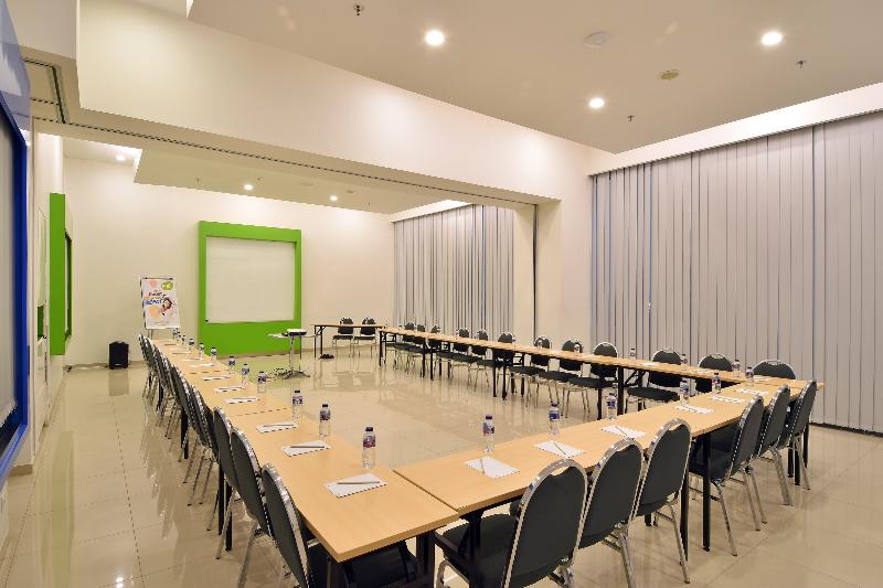 POP! Hotel Kelapa Gading - Toplantı