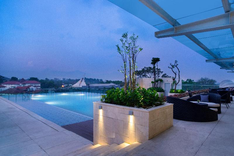 Crowne Plaza Bandung - Havuz