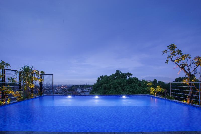 Neo Dipatiukur Bandung by ASTON - Havuz