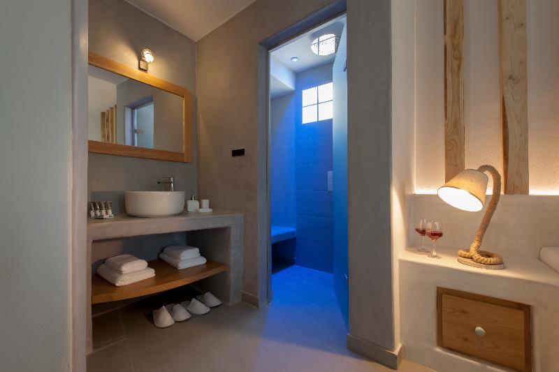 Neptune Luxury Spa Suites - Oda