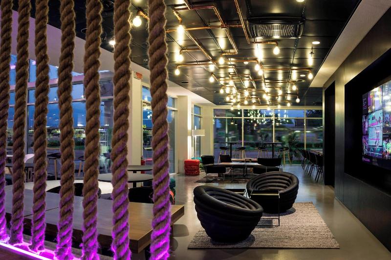 Moxy Milan Airport - Lobi