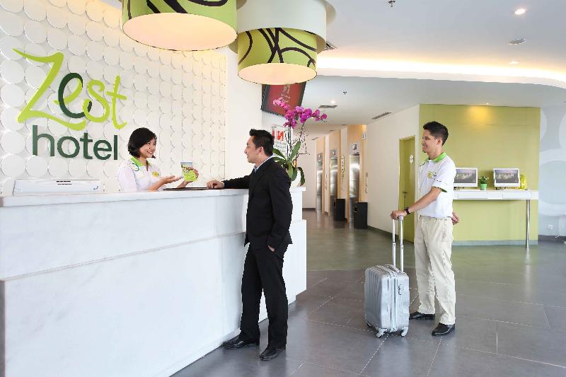Zest Hotel Airport Jakarta - Lobi