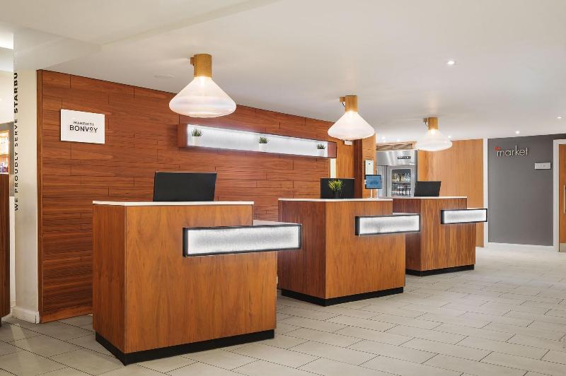 Courtyard by Marriott Glasgow Airport - Lobi