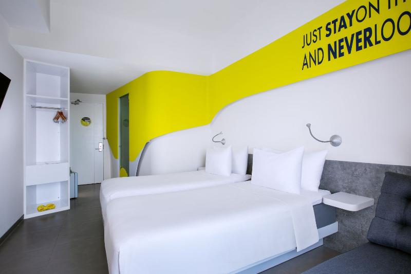 Yello Hotel Jemursari - Oda