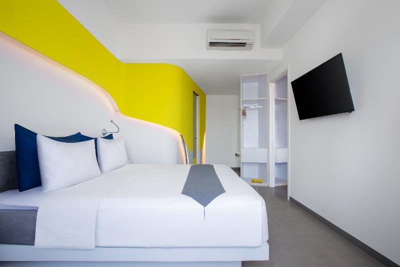 Yello Hotel Jemursari - Oda
